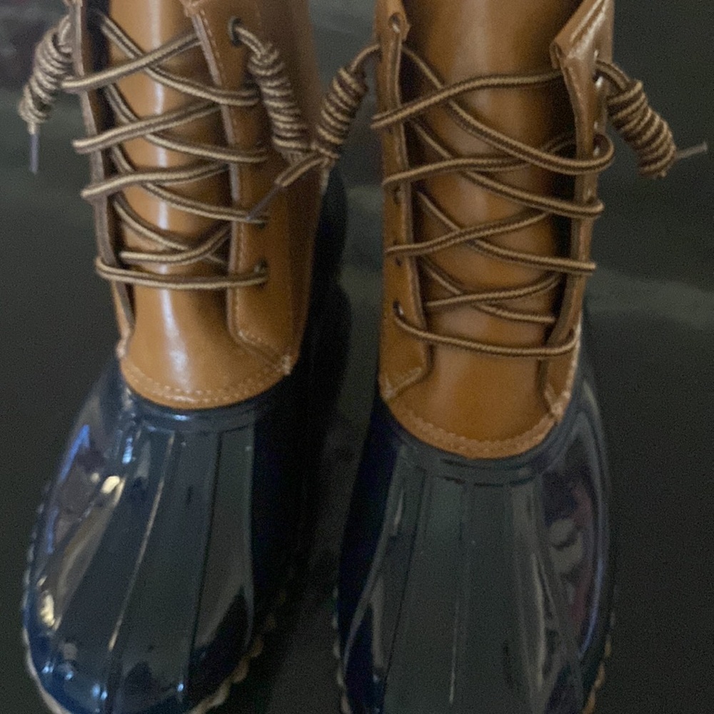 NEW DUCK BOOTS SZ 8 VEGAN LEATHER AND RUBBER SOLES W/ PLAID FLANNEL LINING - Picture 5 of 8